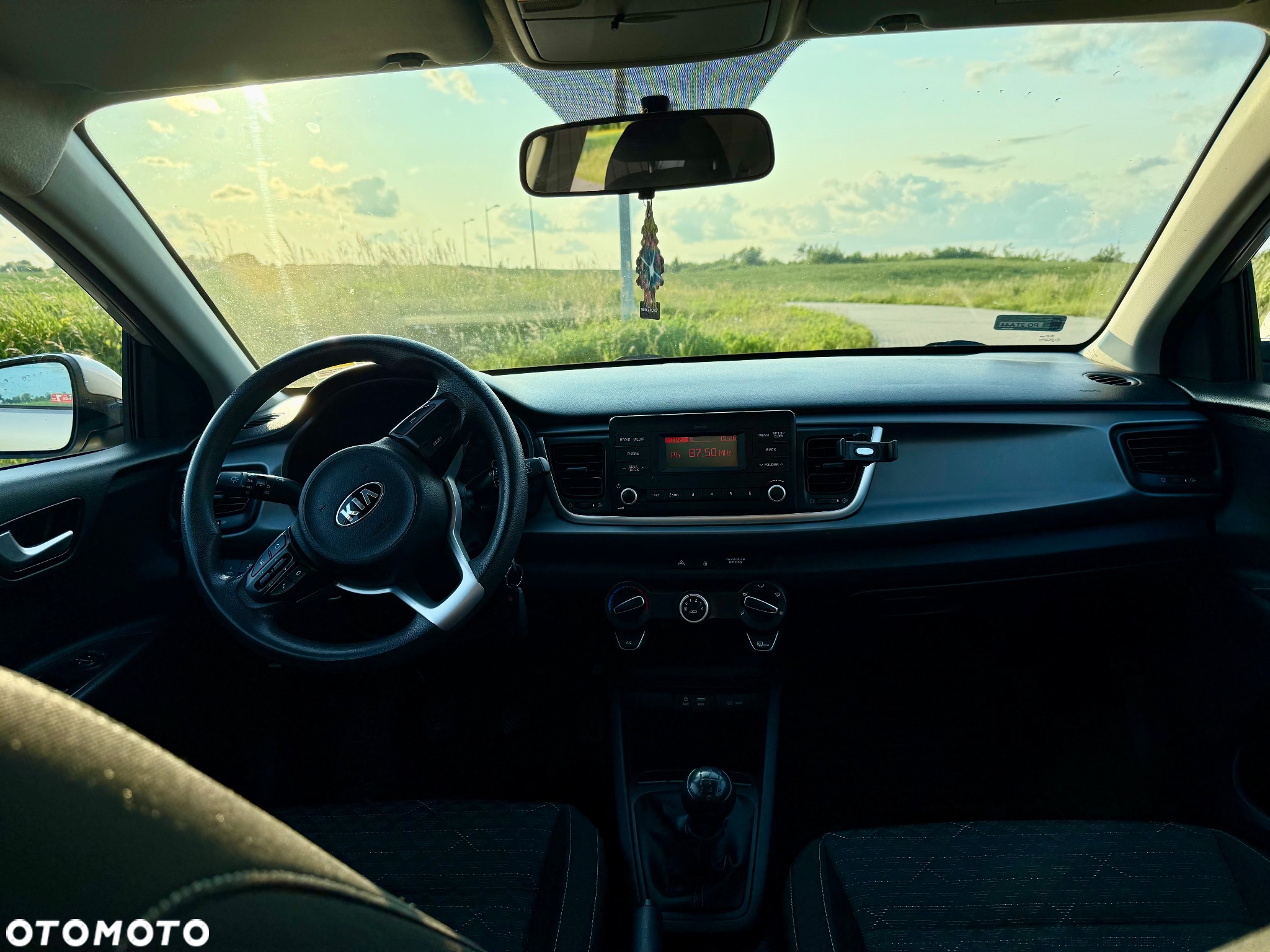 Kia Rio 1.2 L - 6