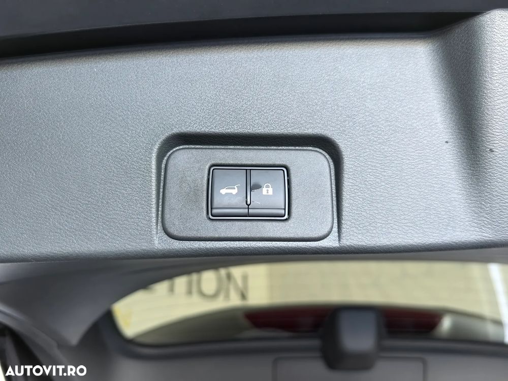 Nissan X-Trail e4ORCE 5 locuri Tekna - 9