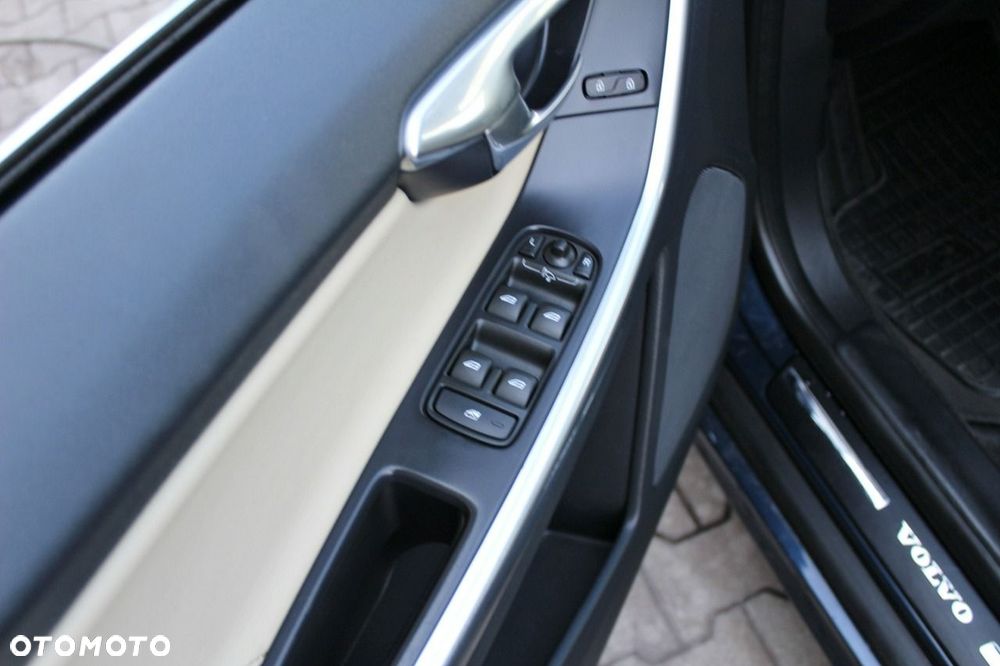 Volvo XC 60 D4 Drive-E Momentum - 20
