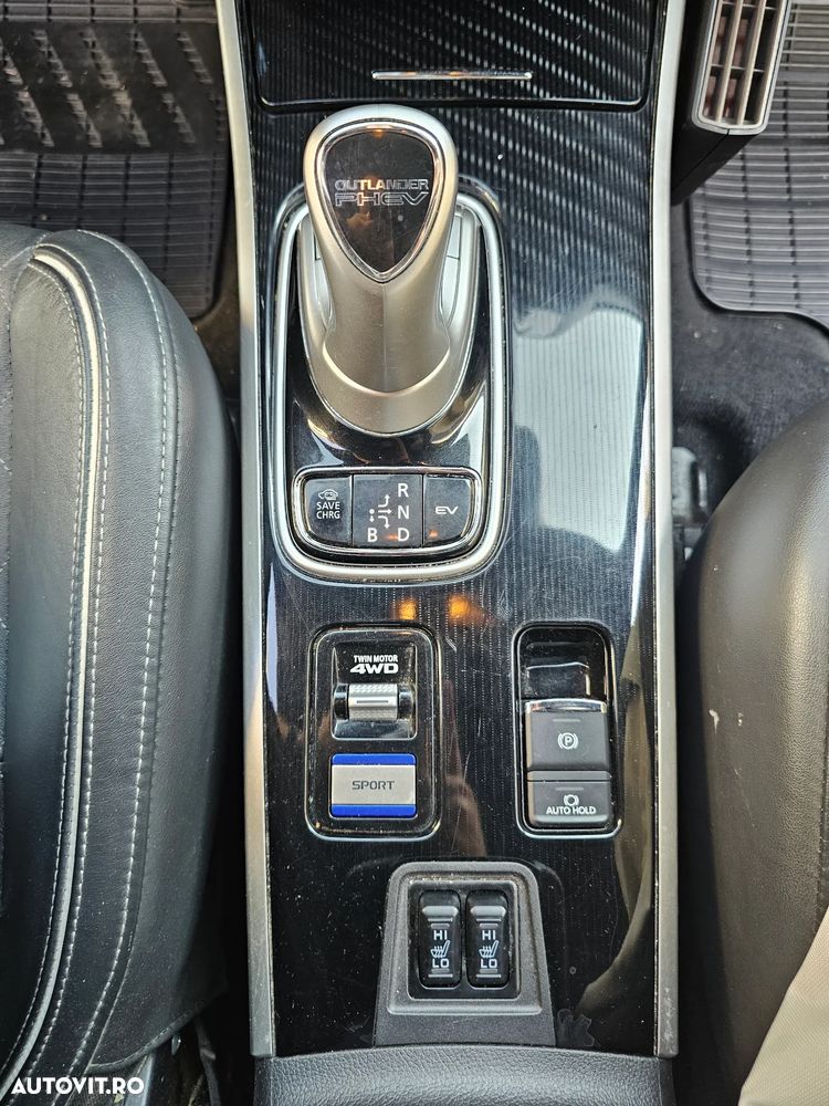 Mitsubishi Outlander PHEV 2.4 L 4X4 Instyle - 30