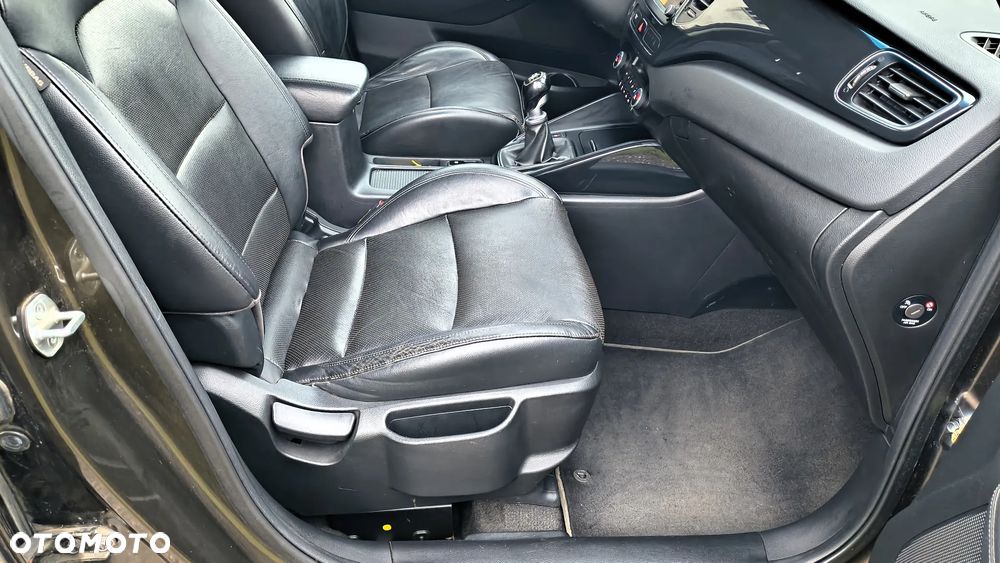 Kia Carens 1.7 CRDi 136 Fifa World Cup Edition - 6