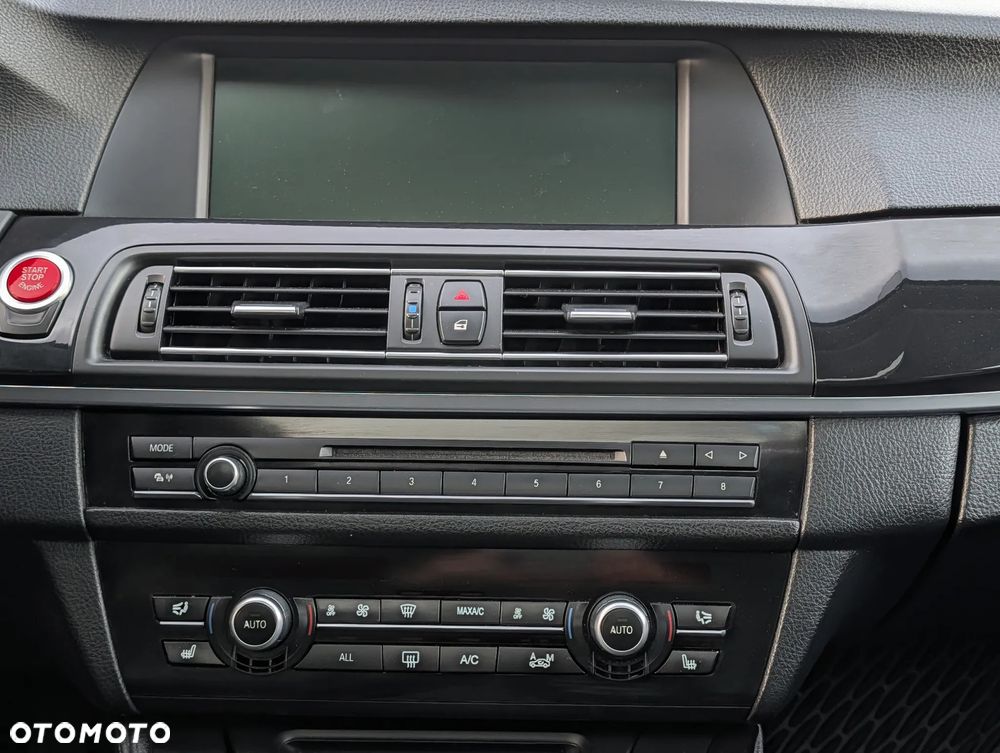 BMW Seria 5 525d - 27