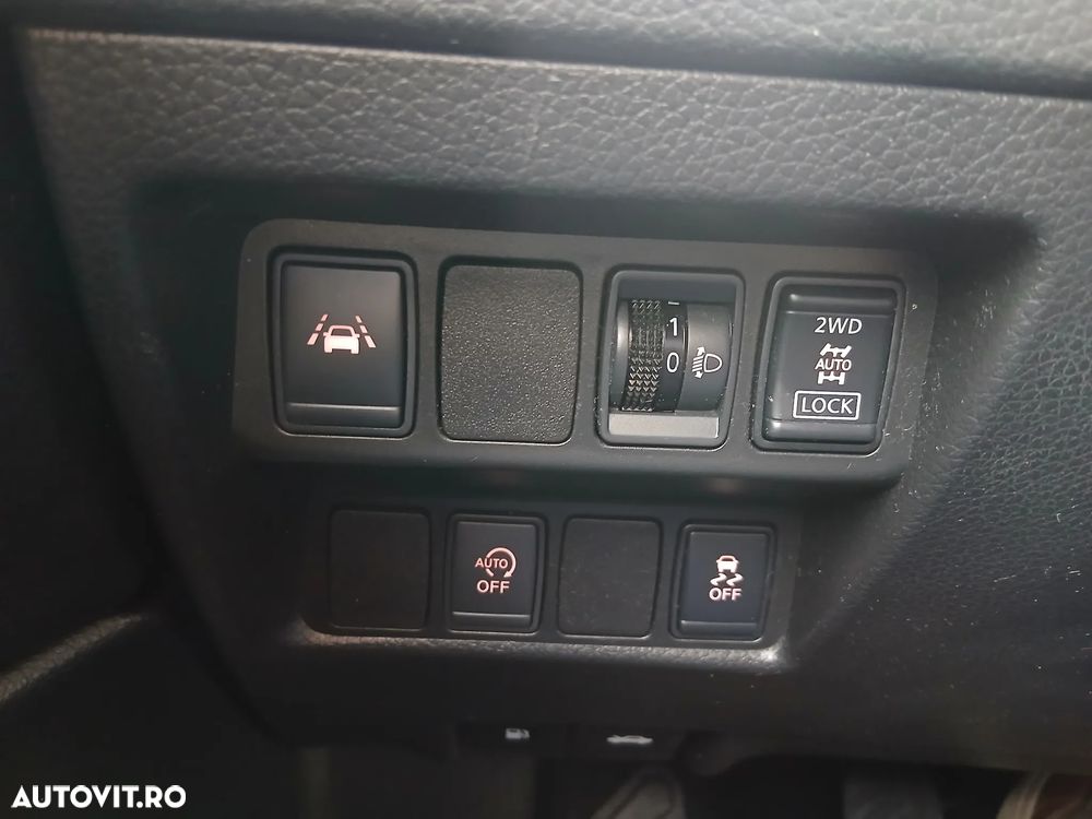 Nissan Qashqai 1.6 DCI ALL-MODE 4x4i N-Connecta - 12