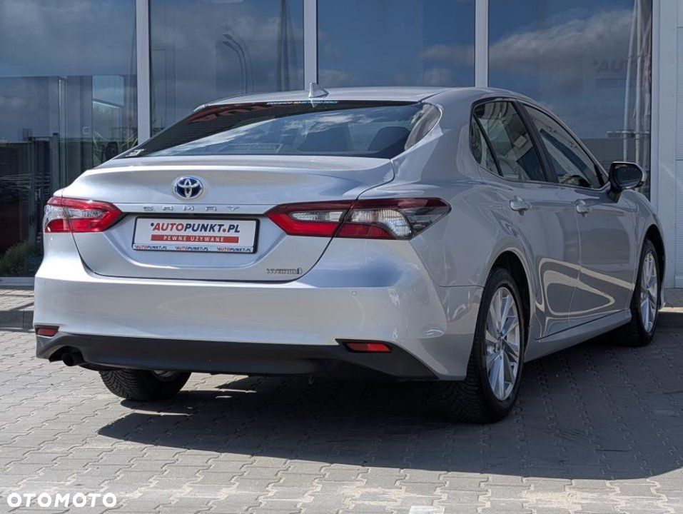 Toyota Camry - 4