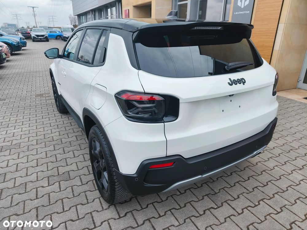 Jeep Avenger 1.2 T3 mHEV Altitude FWD eDCT6 - 9