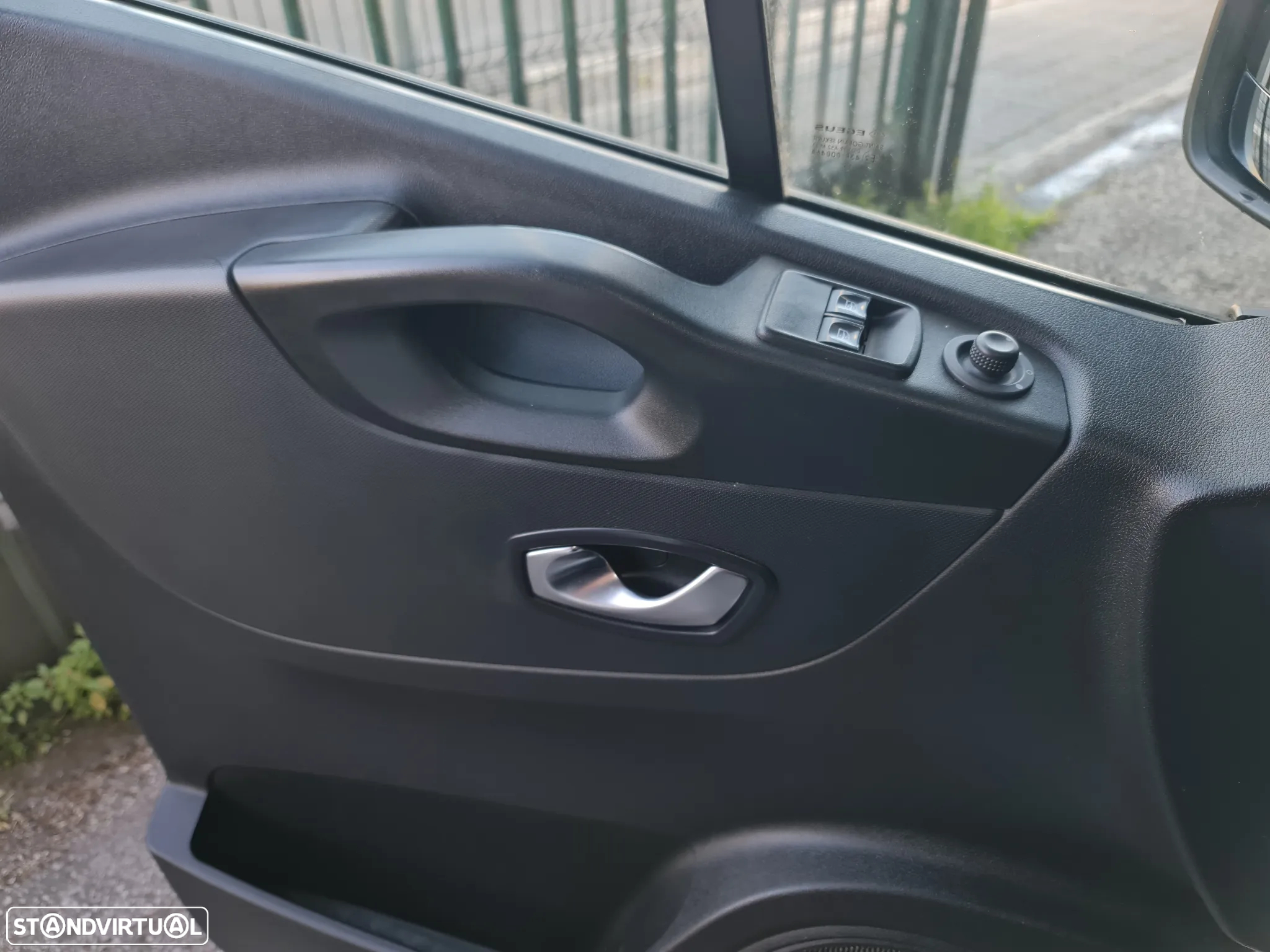Renault TRAFIC 2.0 Dci 120CV * GPS/ AC/ IVA DEDUTÍVEL * - 21