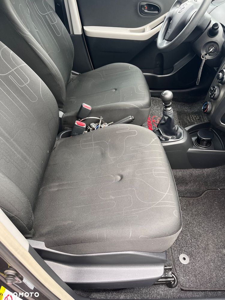 Toyota Yaris - 27