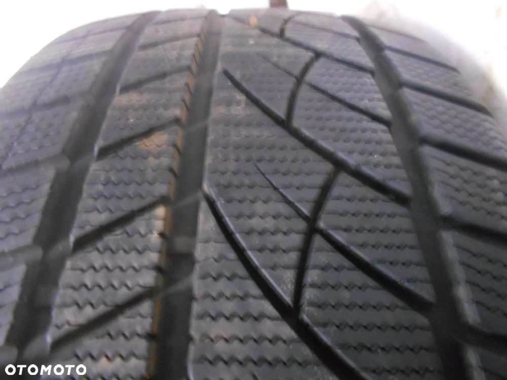 OPONA POJEDYNKA 235/40R18 EVERGREEN WINTER EW66 DOT 2317 7.5MM - 2