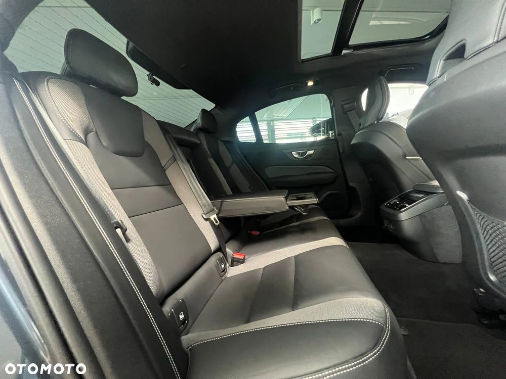 Volvo S60 B5 B AWD Ultimate Dark - 25