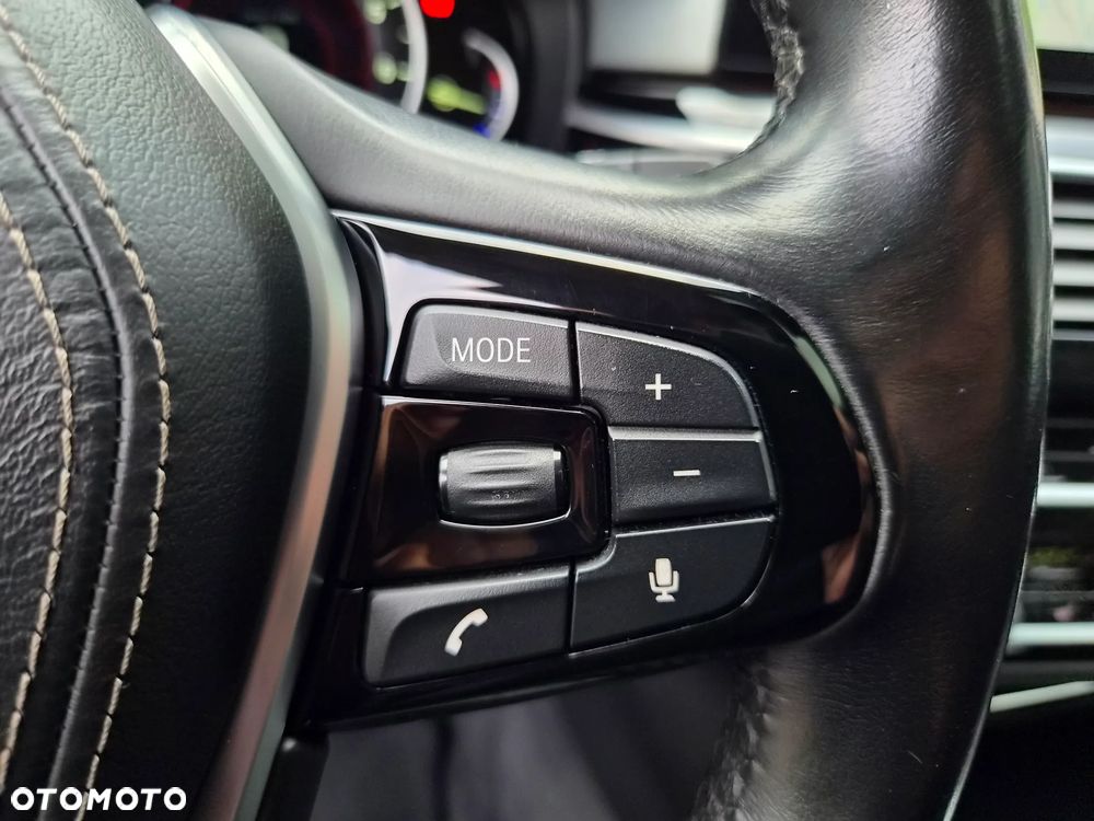 BMW Seria 5 530i Luxury Line - 23