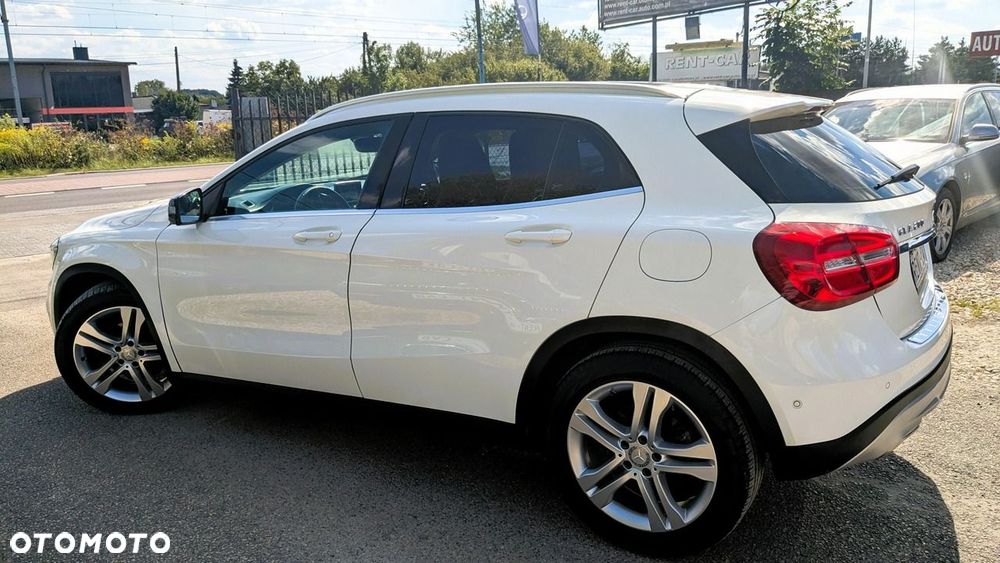 Mercedes-Benz GLA 200 d 4-Matic - 10