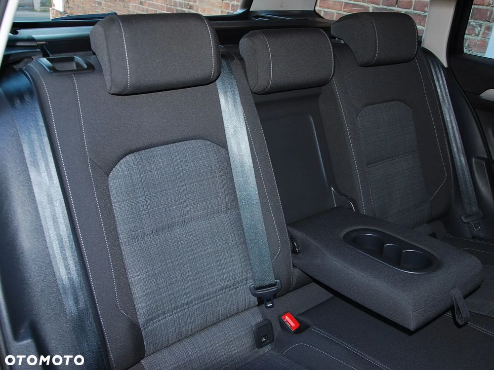 Volkswagen Passat - 12