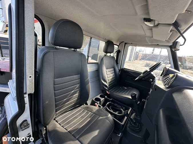 Land Rover Defender - 29