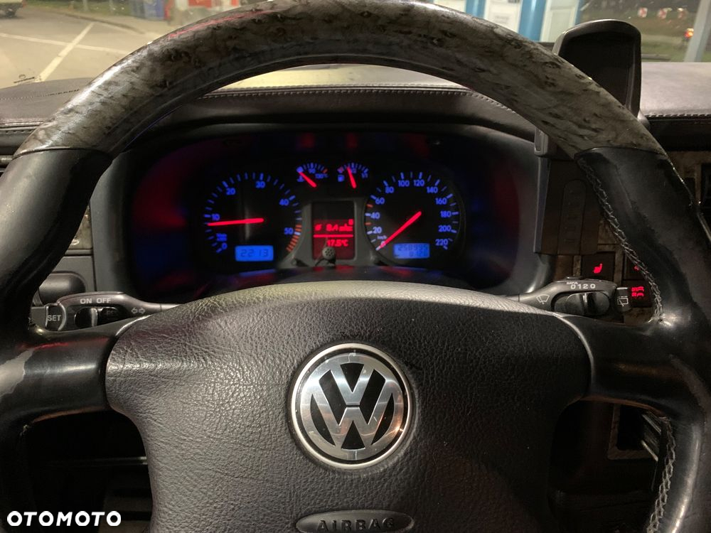 Volkswagen Caravelle - 5
