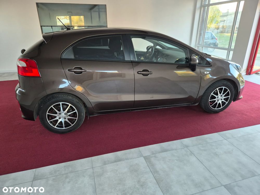 Kia Rio - 4