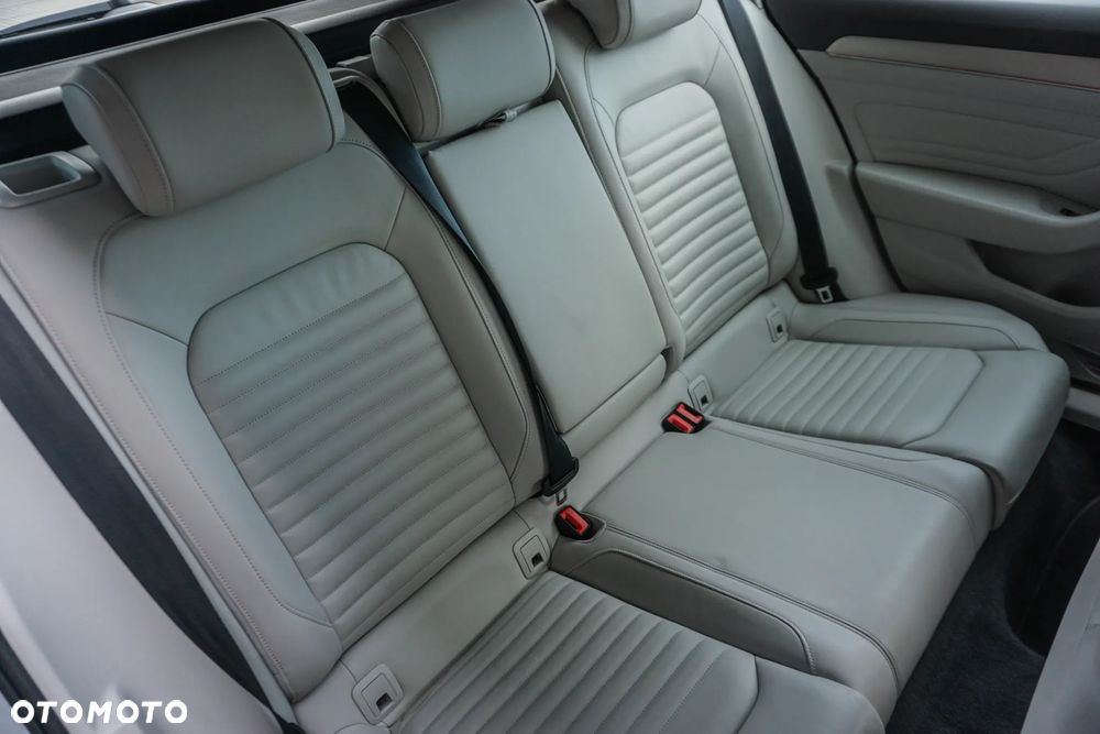 Volkswagen Passat 2.0 TDI Elegance DSG - 35