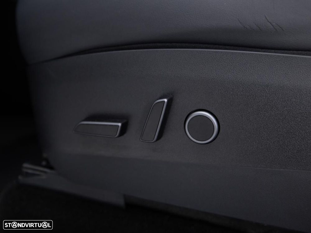 Tesla Model Y Long Range Dual Motor AWD - 18