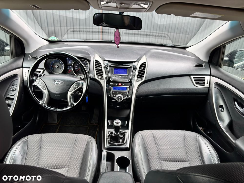 Hyundai i30 1.6 CRDi Fifa World Cup Edition - 13