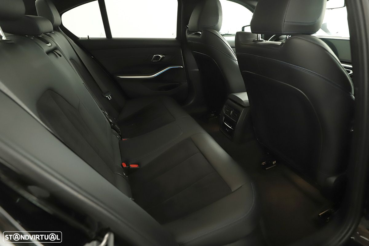 BMW 330 e Pack Desportivo M Auto - 27