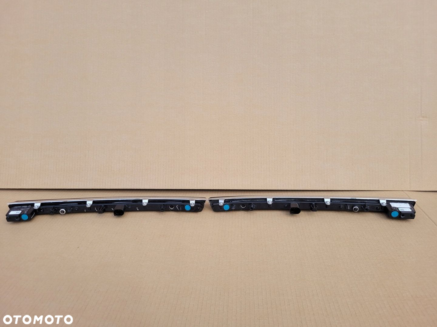 VW TIGUAN II ALLSPACE LISTWA LED GRILL PRAWA - 4