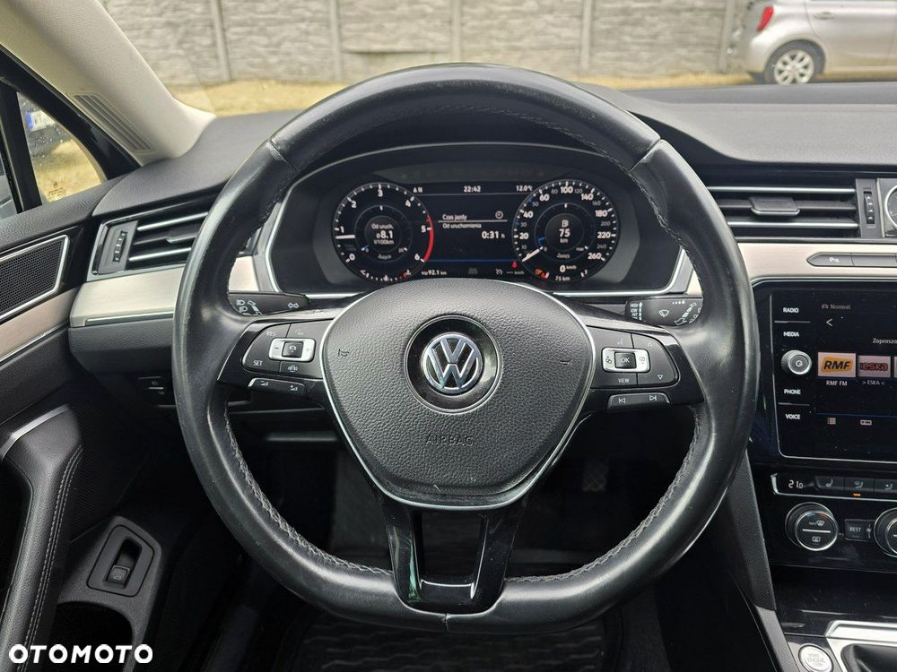 Volkswagen Passat - 16