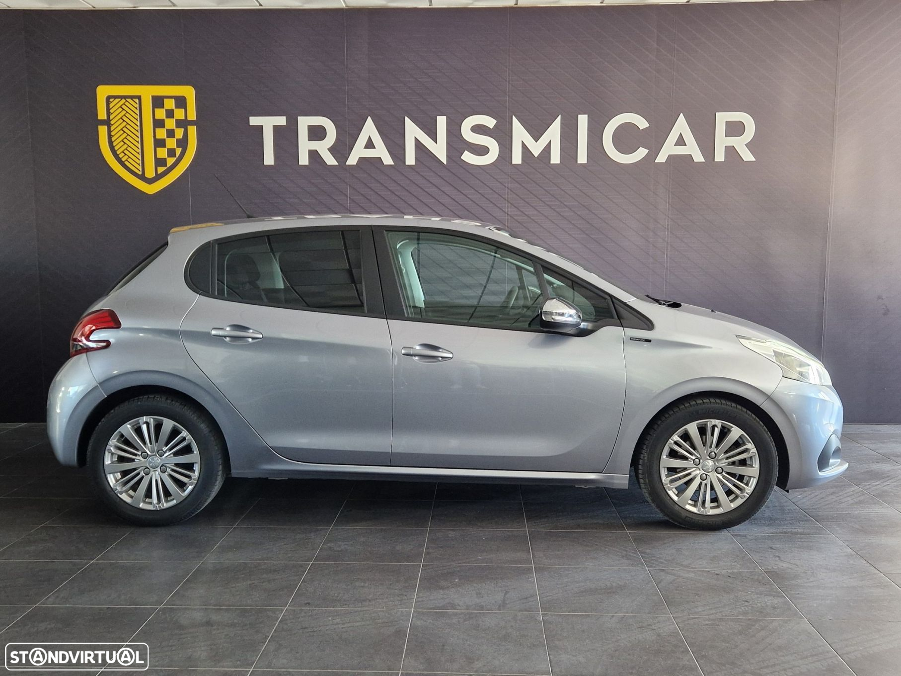 Peugeot 208 1.2 PureTech Signature - 4