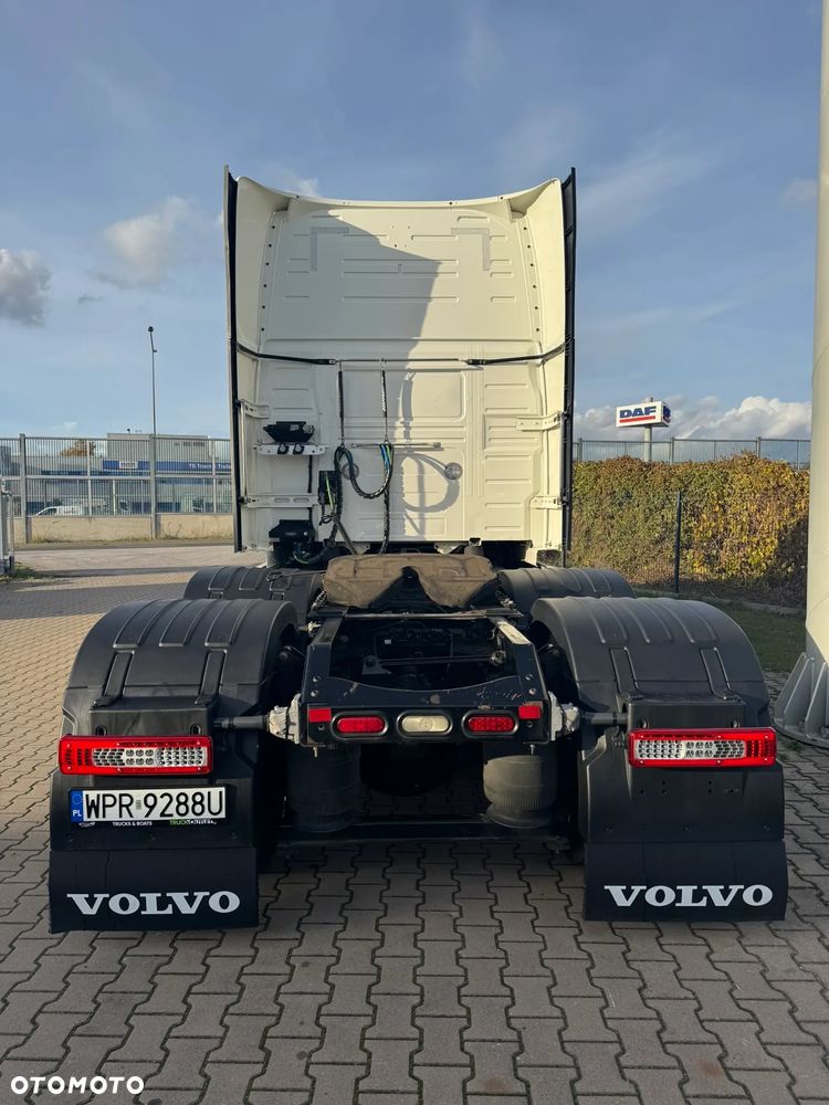 Volvo VNL860 - 12