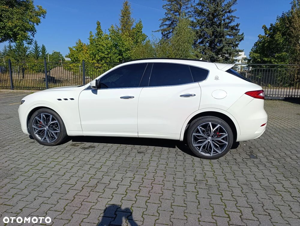 Maserati Levante Essence - 5