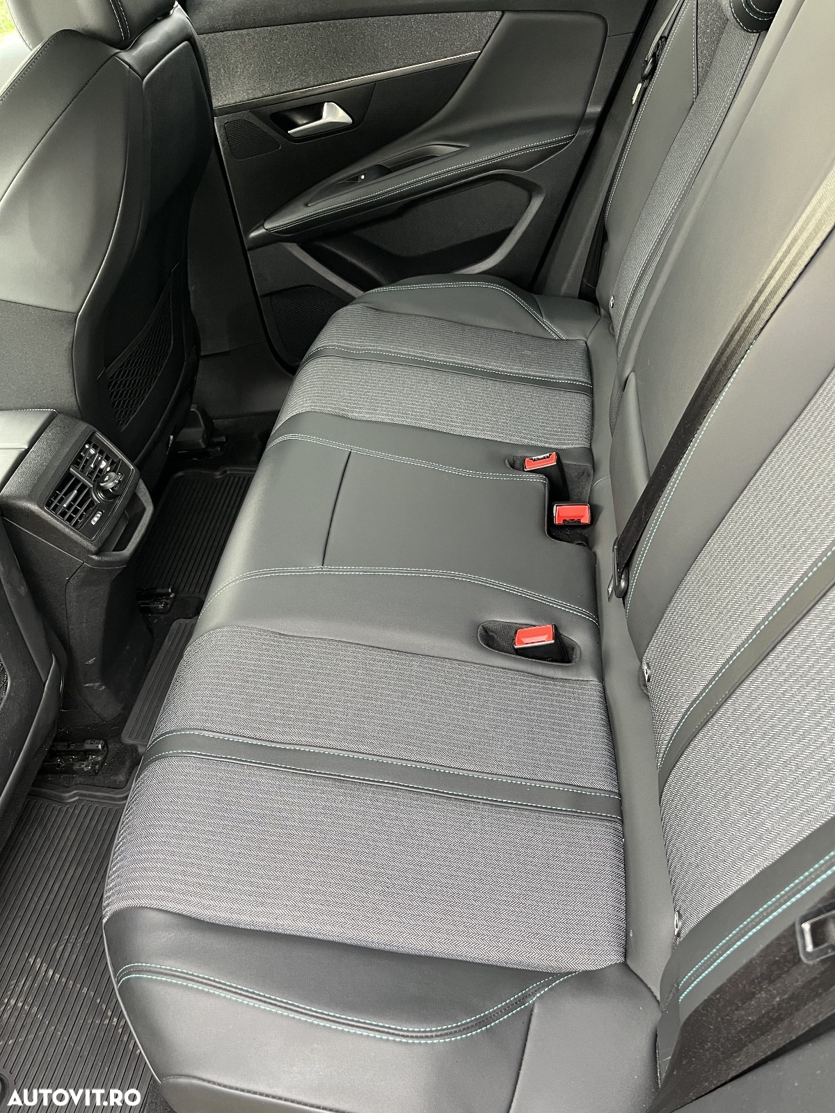 Peugeot 3008 Hybrid4 300 e-EAT8 Allure - 14