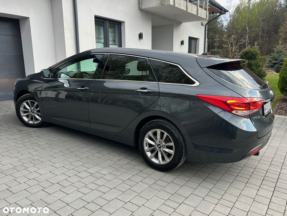 Hyundai i40 Kombi blue 1.6 Family+ - 22