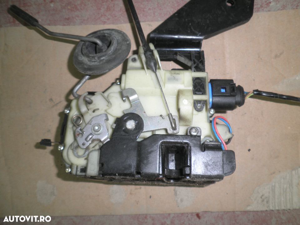Incuietoare / Broasca Stanga Fata VW T5  3B1837015AQ - 2