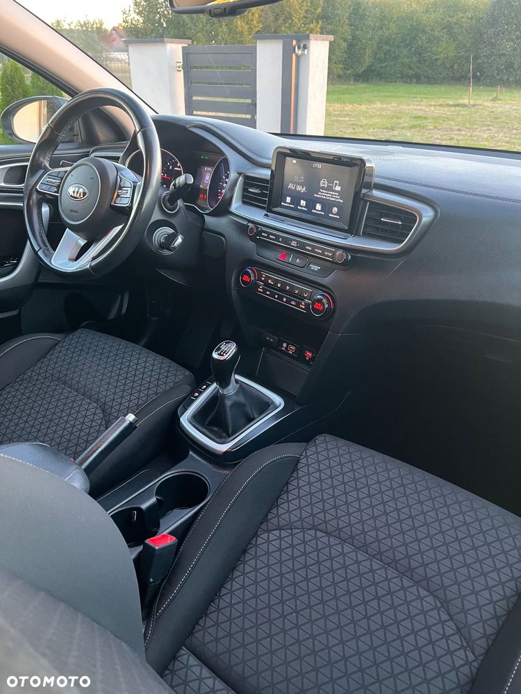 Kia Ceed - 13