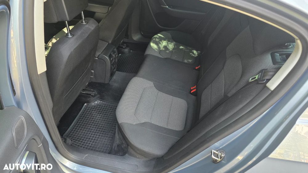 Volkswagen Passat 1.6 TDI BlueMotion Technology Comfortline - 8