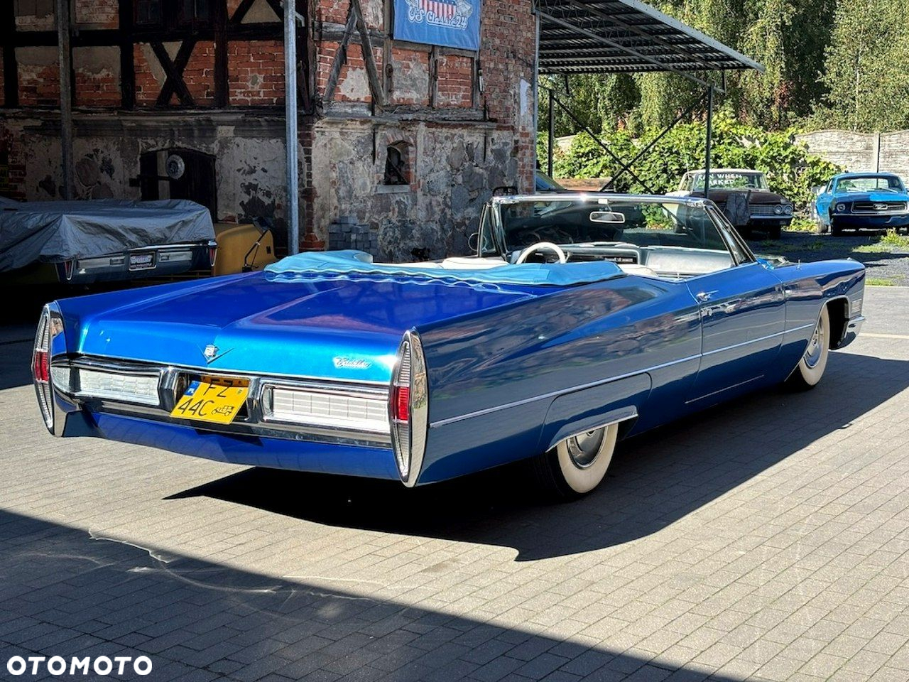 Cadillac Deville - 22