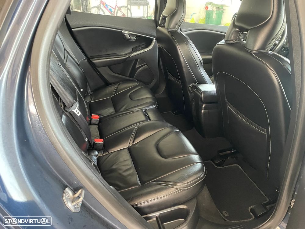 Volvo V40 D2 R Design - 18