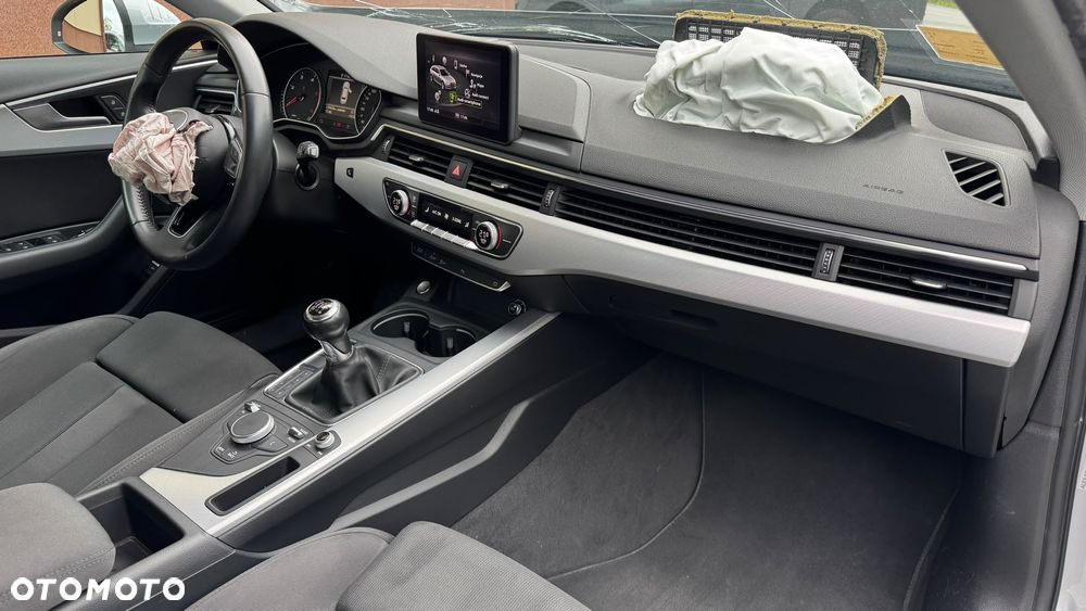 Audi A4 Avant 2.0 TDI Design - 9