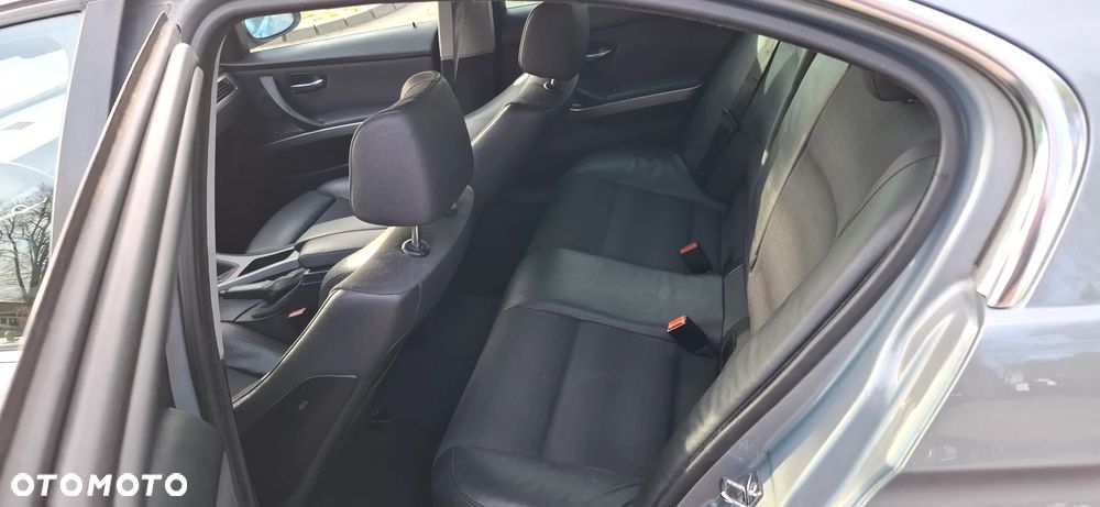 BMW Seria 3 330i - 9