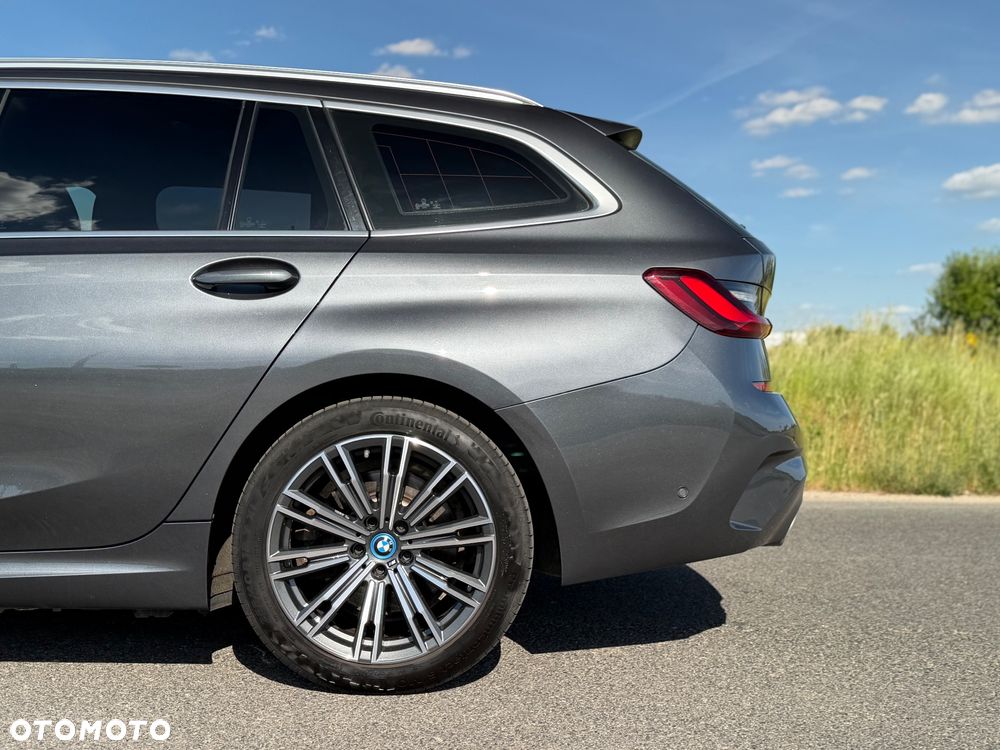 BMW Seria 3 330e M Sport - 11