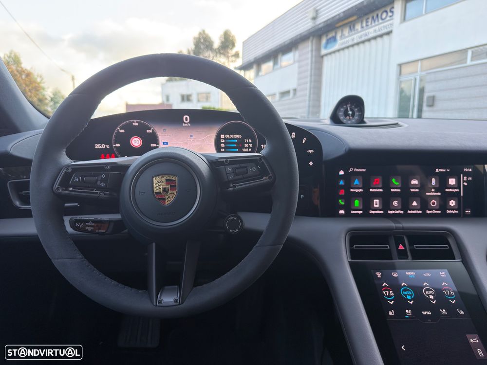 Porsche Taycan Cross Turismo 4 - 31