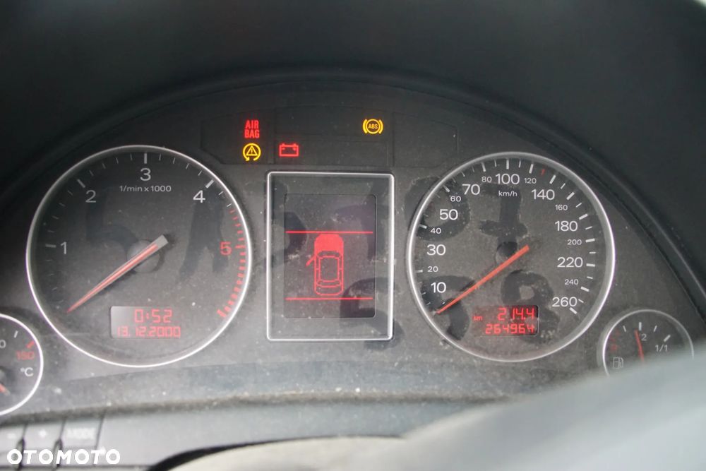 Auto na części - Audi A4 B6 1.9 TDI 131 KM AWX FEC LY7W 2001R Silnik Skrzynia Drzwi Maska Błotnik Klapa Zderzak Lampa Lusterko Klamka Szyba Deska Kokpit Sterownik Moduł Czujnik Licznik Panel Kierownica - 11