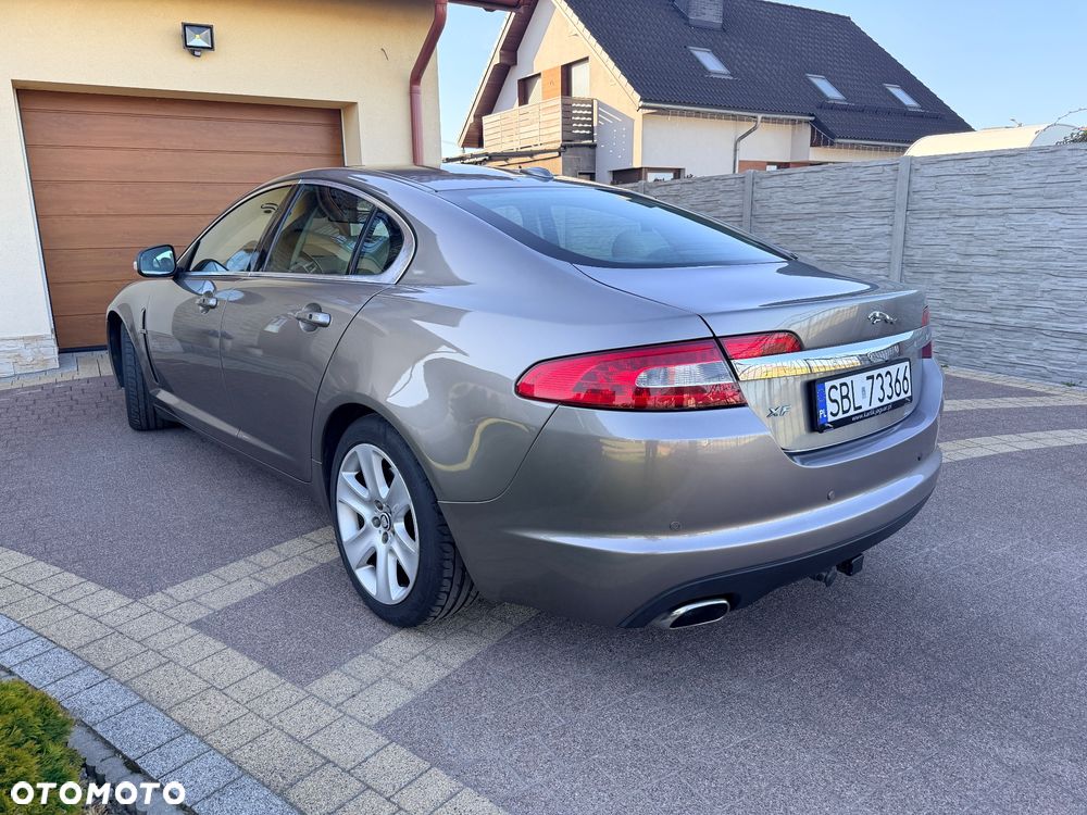 Jaguar XF 2.7 V6 Premium Luxury - 12
