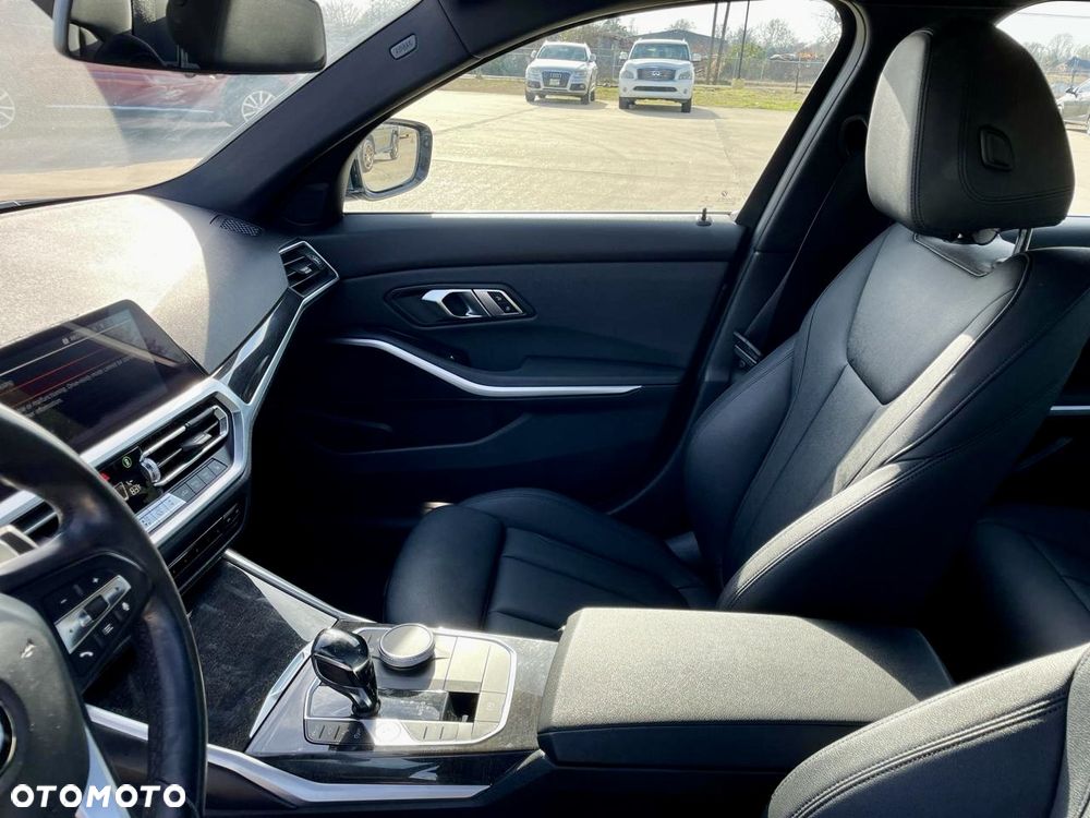 BMW Seria 3 330i - 8