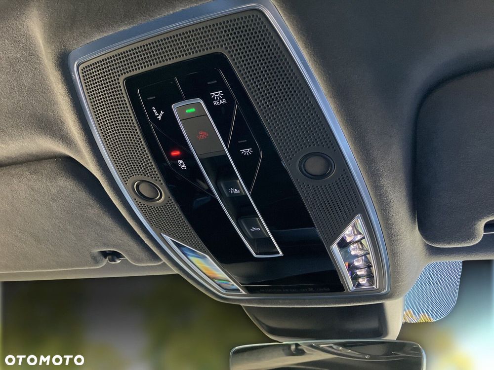 Audi A8 - 35