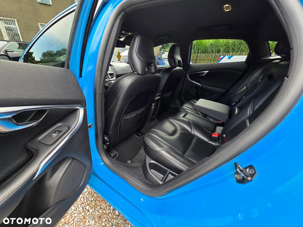 Volvo V40 D2 R Design - 10
