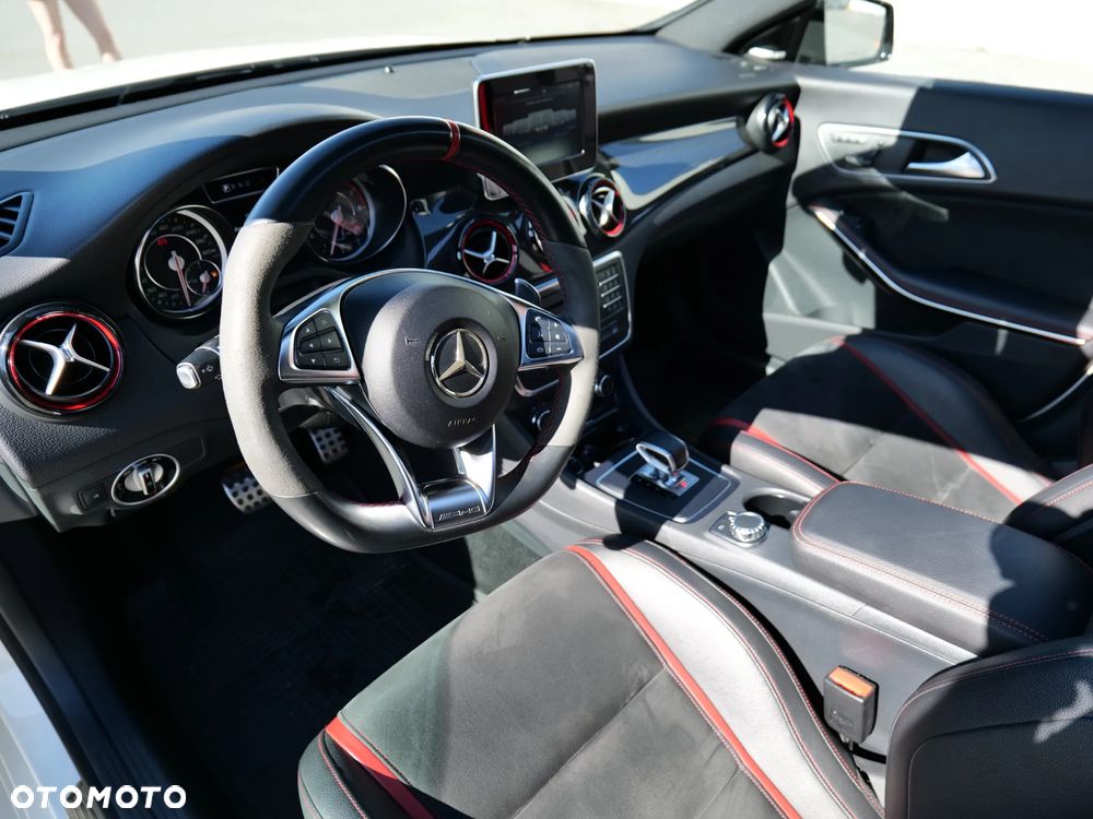 Mercedes-Benz CLA 45 AMG 4-Matic - 15