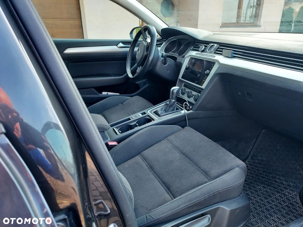 Volkswagen Passat - 16