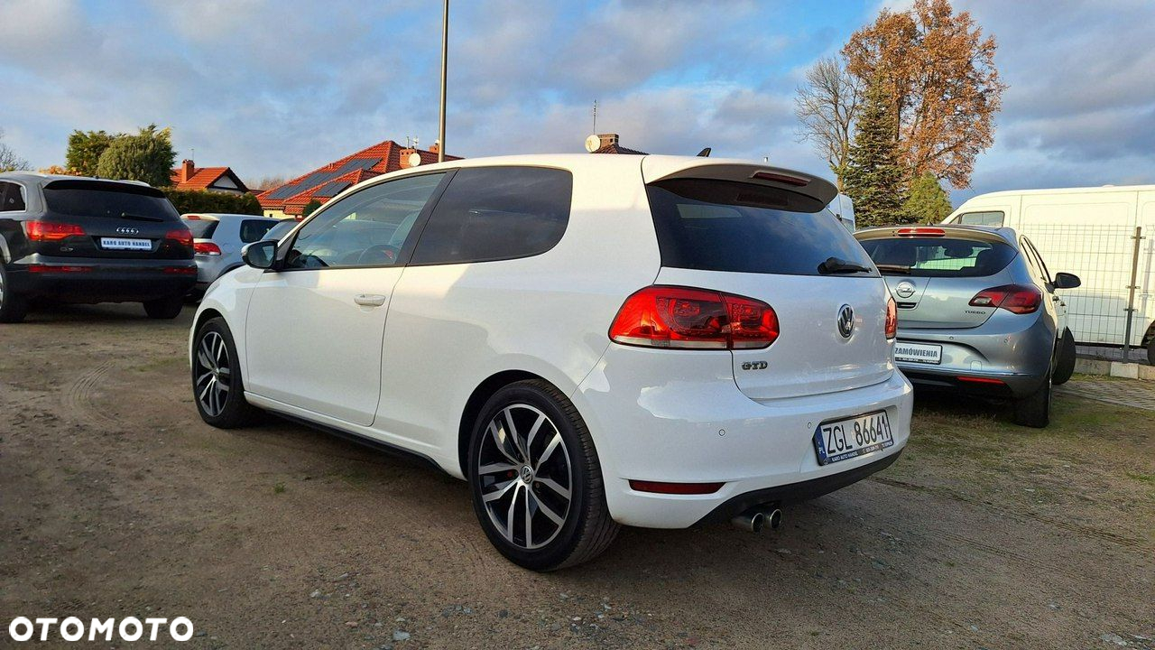 Volkswagen Golf - 10