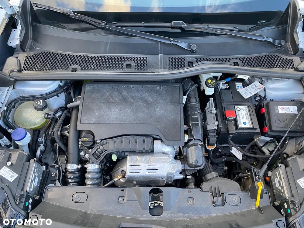 Peugeot 2008 PureTech 130 EAT8 GT Pack - 27