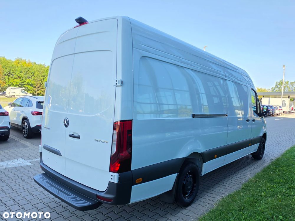 Mercedes-Benz Sprinter 317 CDI Furgon PRO długi 4325 mm L3H2 - 11