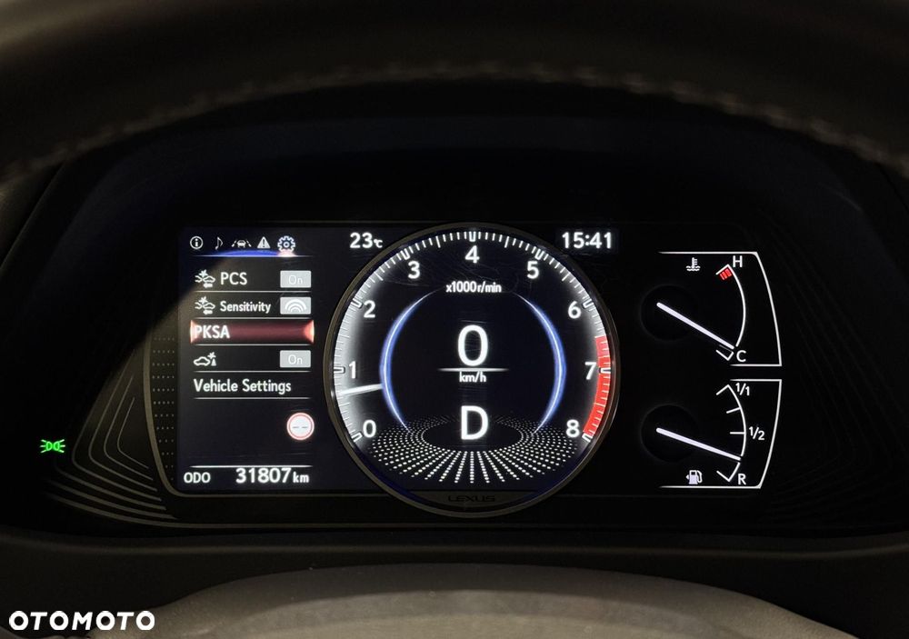 Lexus UX - 30